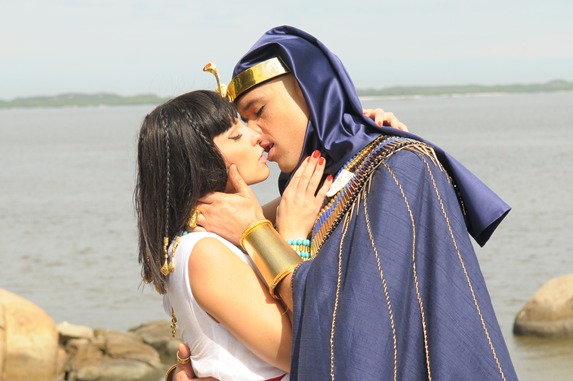 Os Dez Mandamentos - Nefertari aceita se casar com Ramses Michel Ângelo/Record