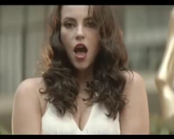 Paolla Oliveira grava comercial com Mike Tyson em Las Vegas