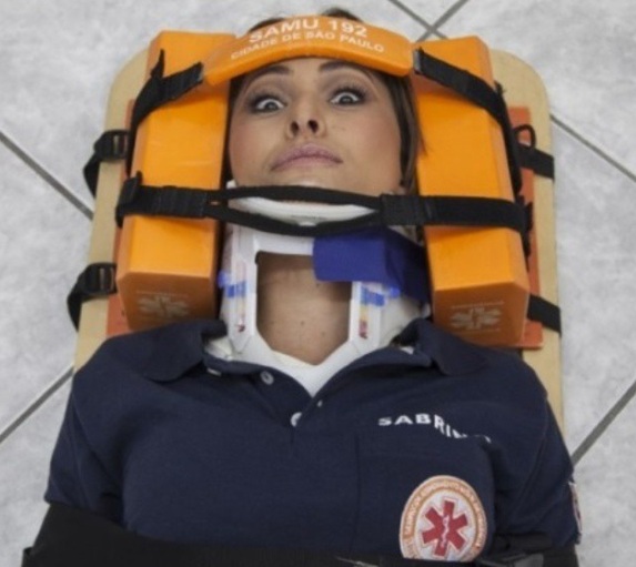 Sabrina Sato vira enfermeira por um dia e faz treinamento no SAMU