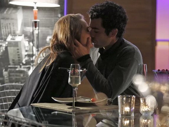 Sete Vidas - Elisa tem primeira vez com fotografo Raphael Dias/Gshow