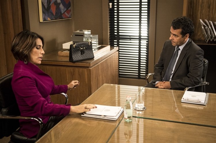 Aderbal assina parceria com Beatriz