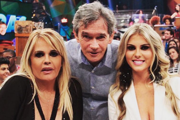 Após ser cortada no ‘Altas Horas’, Monique Evans diz que agora só faz programa ao vivo