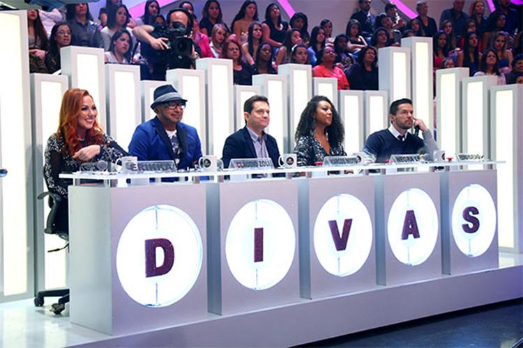 Raul Gil estreia quarta temporada do ‘Mulheres que Brilham’