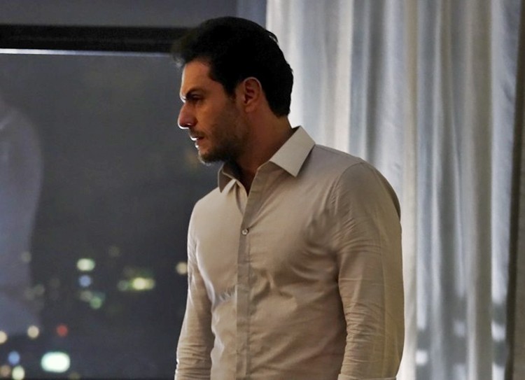 Alex tem crise de choro