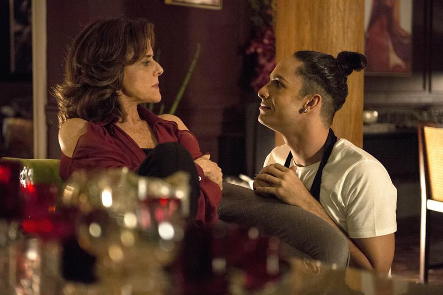 Fanny é consolada por Visky