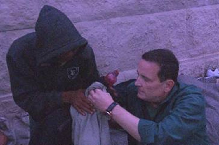 Roberto Cabrini mostra a realidade das crianças moradoras do Viaduto do Chá