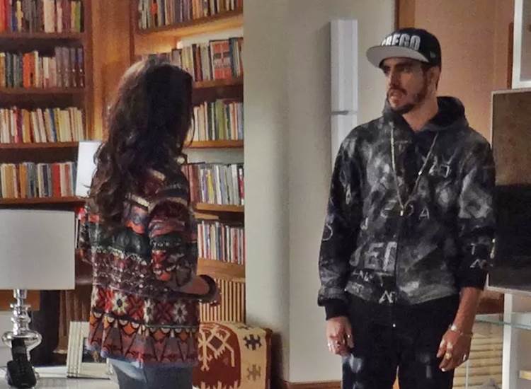 I Love Paraisópolis - Bruna conta a Grego que Mari vai se casar Marcela Velloso/Gshow/Reprodução