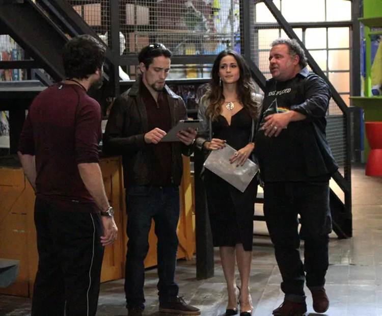 Últimos Capítulos – Falso arquiteto visita fábrica para implosão