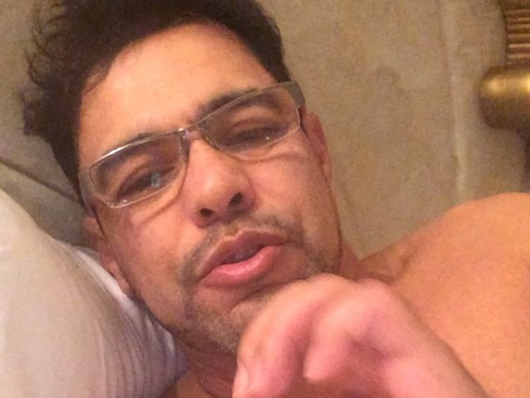 Zezé di Camargo posta vídeo ao acordar