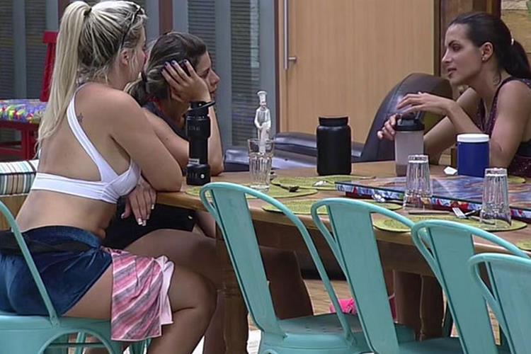 A Fazenda 8 - Veridiana - Ana Paula - Carla Reprodução/ Rede Record