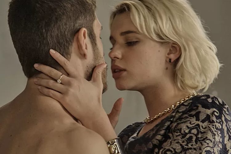 Belisa se insinua para Dante, mas leva o maior fora