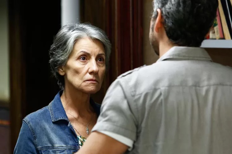 Djanira descobre mentira de Romero