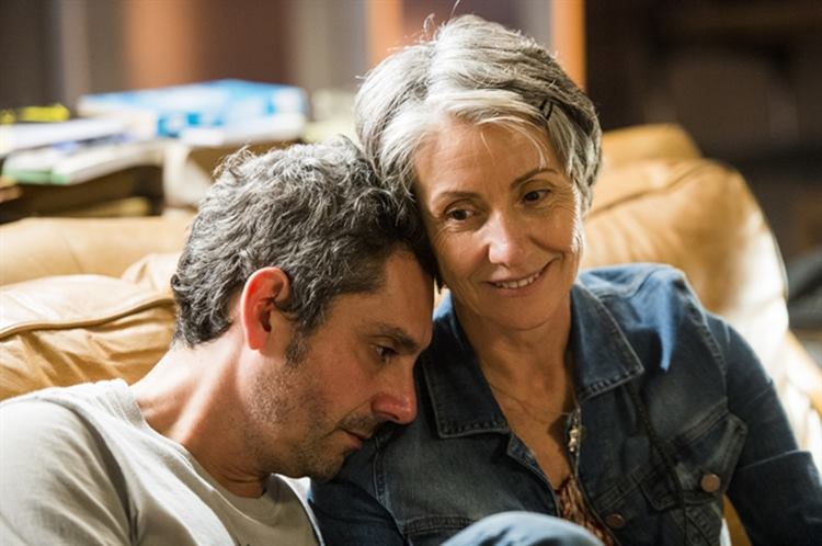 Atena descobre que Djanira é mãe de Romero