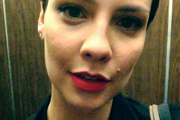 Camila Rodrigues se machuca e precisa operar a mão