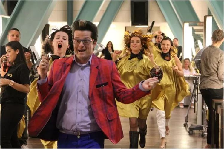 Tela Quente exibe o filme inédito ‘Crô – O Filme’