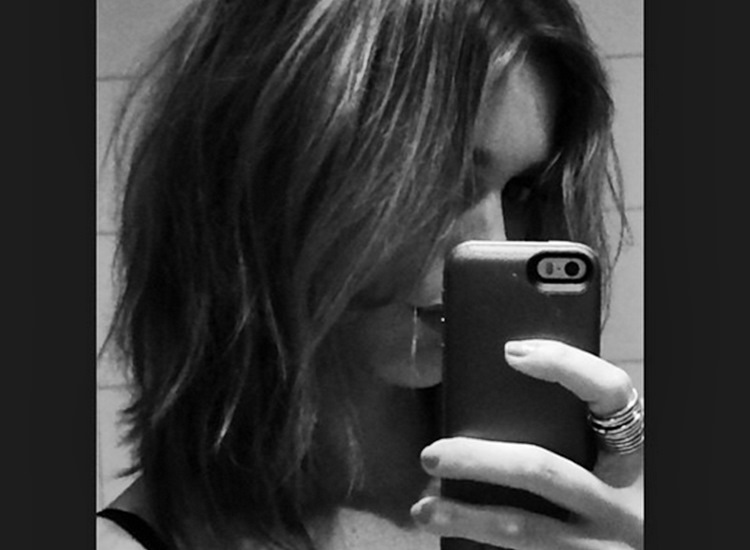 Fernanda Lima exibe novo visual