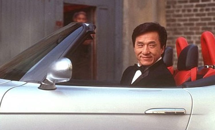 Filme - O Terno de 2 Bilhões de Dólares Divulgação