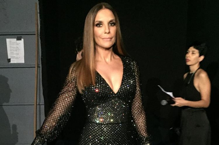 Ivete Sangalo usa vestido com 70 mil cristais