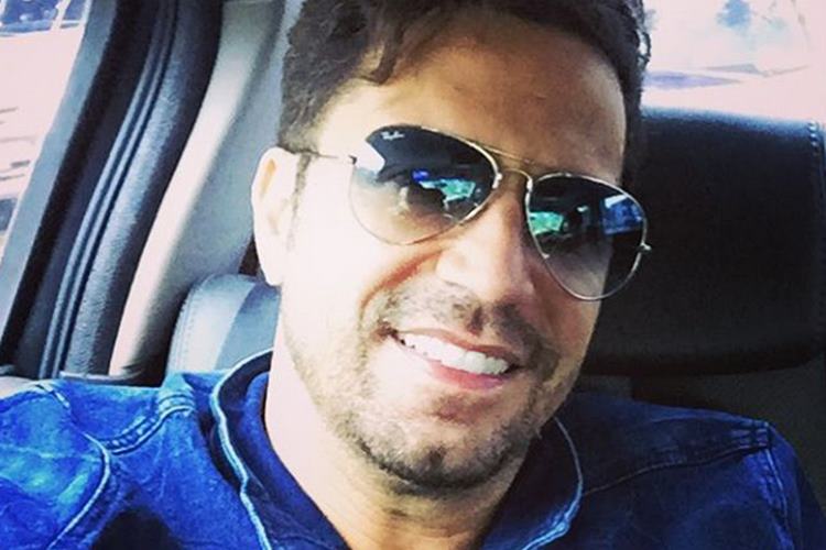 Latino é vaiado em show