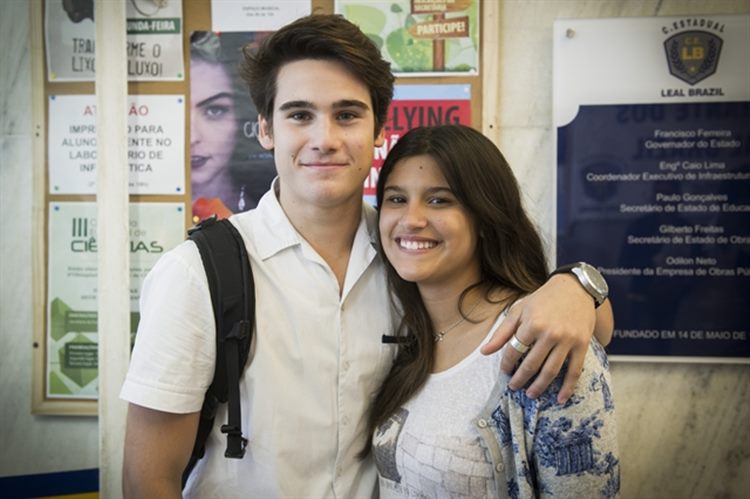 Giulia Costa e Nicolas Prattes vivem clima de paquera nos bastidores de ‘Malhação’