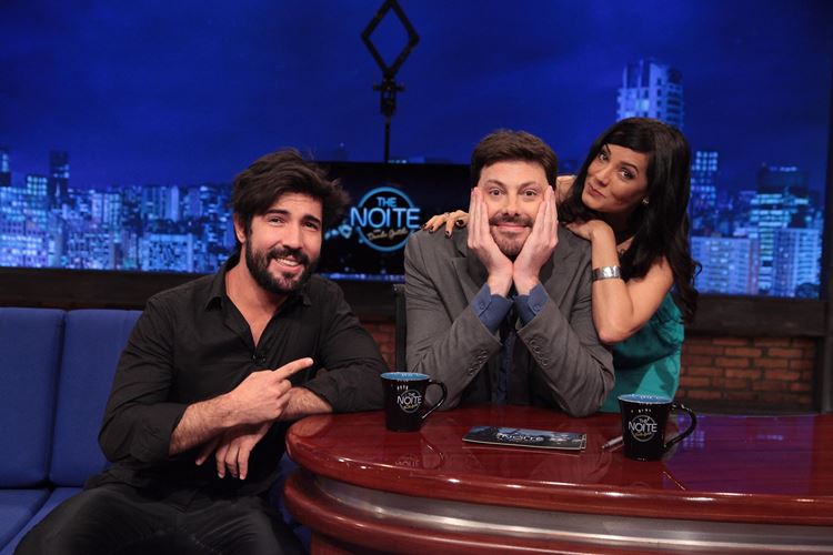 Danilo Gentili recebe Mônica Carvalho e Sandro Pedroso no ‘The Noite’