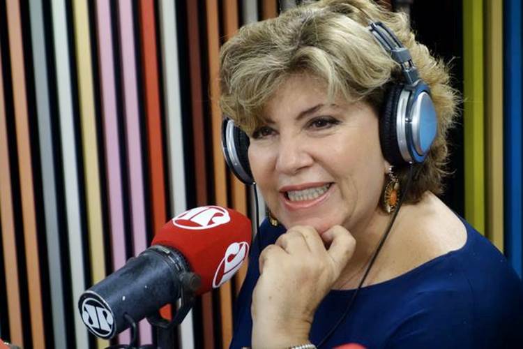 Silvia Poppovic critica apresentadores que fazem merchan o programa todo