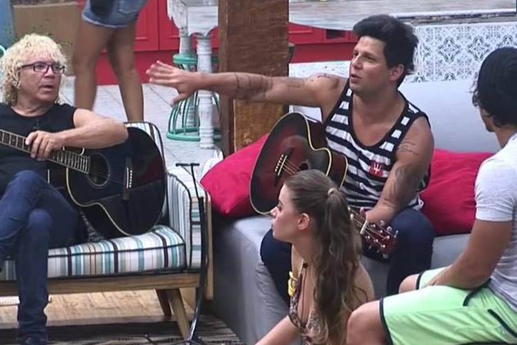 A Fazenda 8 - Peões criam música Reprodução Rede Record