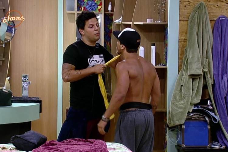 Com briga e desistência, “A Fazenda 8” bate recorde de audiência