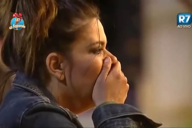 A Fazenda 8 - Mara Maravilha se desespera com briga Reprodução/R7