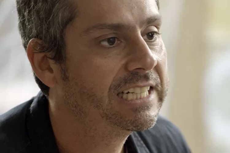 Romero explode e revela para Tóia que é filho de Djanira