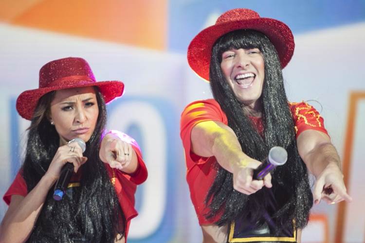 Rodrigo Faro e Sabrina Sato viram Mara Maravilha no ‘Dança, Gatinho’