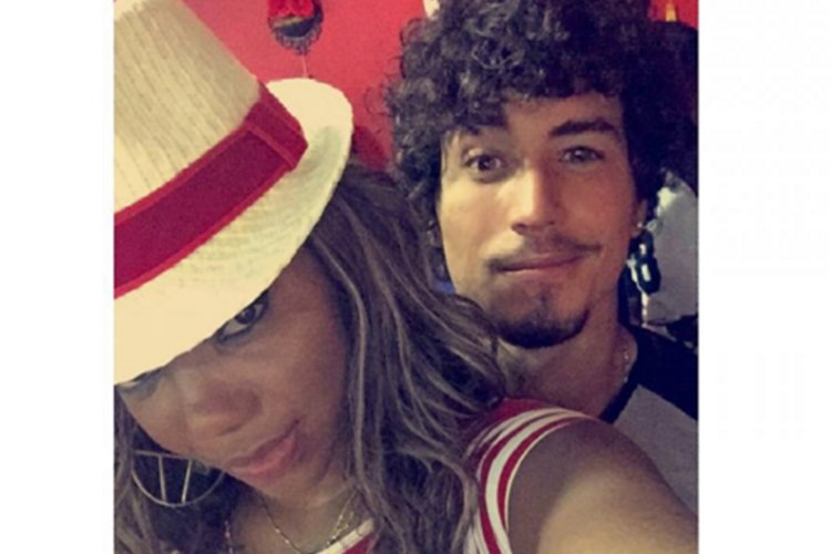 Ludmilla mantém relacionamento, mas não assume namoro com jogador de futebol