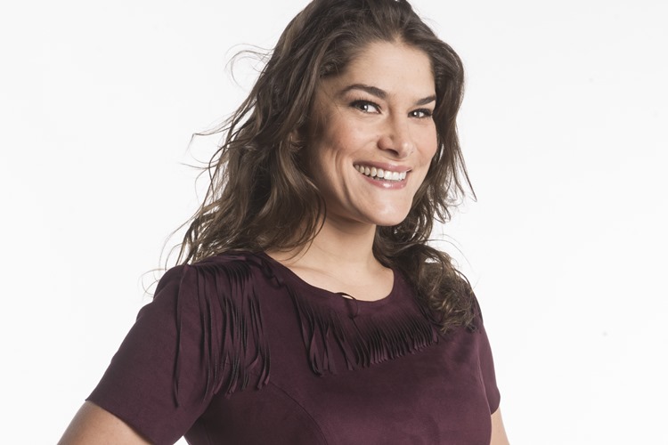 Priscila Fantin faz aulas de dança para próxima novela das 18h