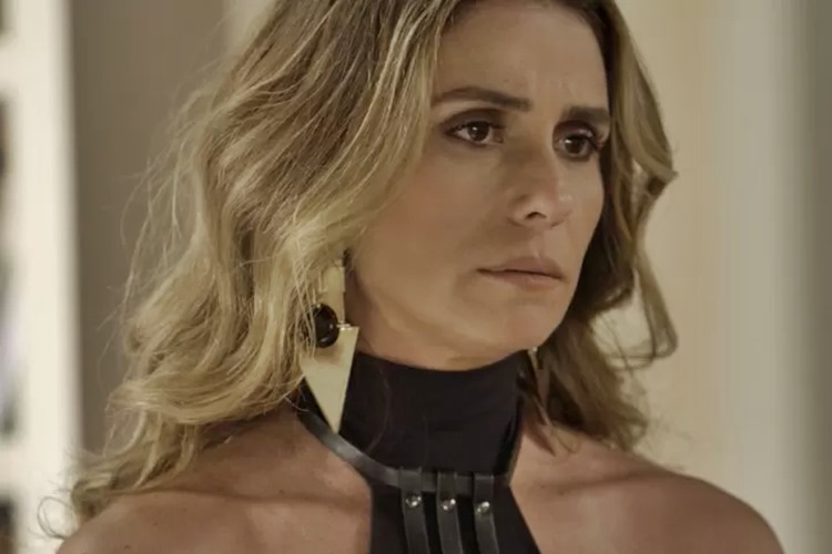 Atena faz apelo, implora e surpreende Tóia