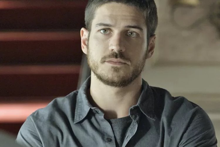 Dante ouve ordem para se afastar de Lara, mas enfrenta Orlando