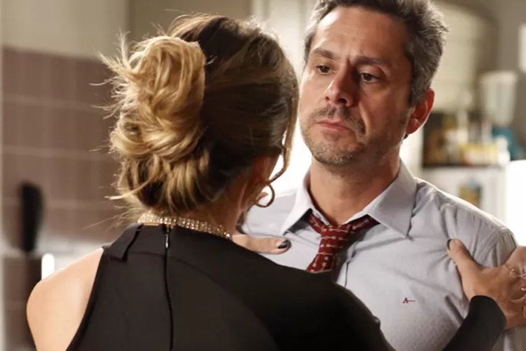 Romero se irrita com Atena