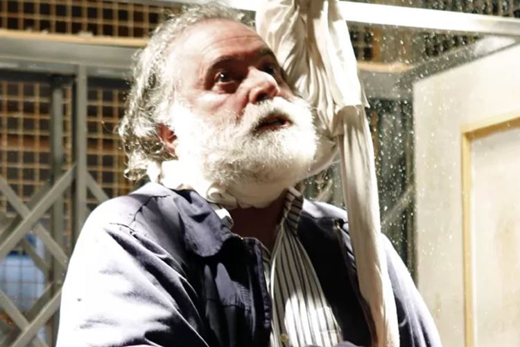 Zé Maria finge se enforcar