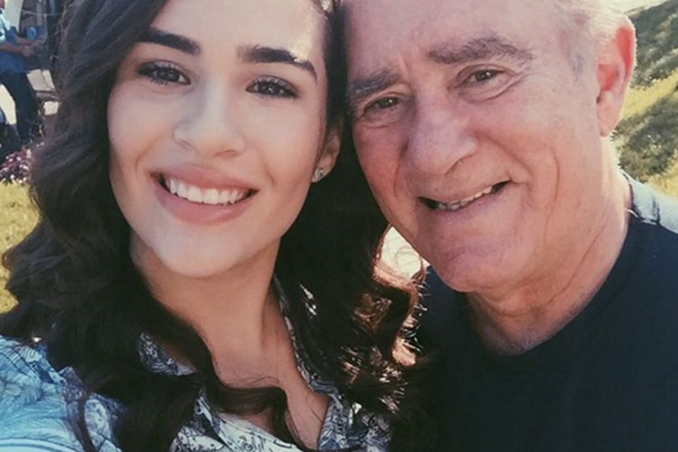 Renato Aragão diz que proibiu filha de beijar na TV