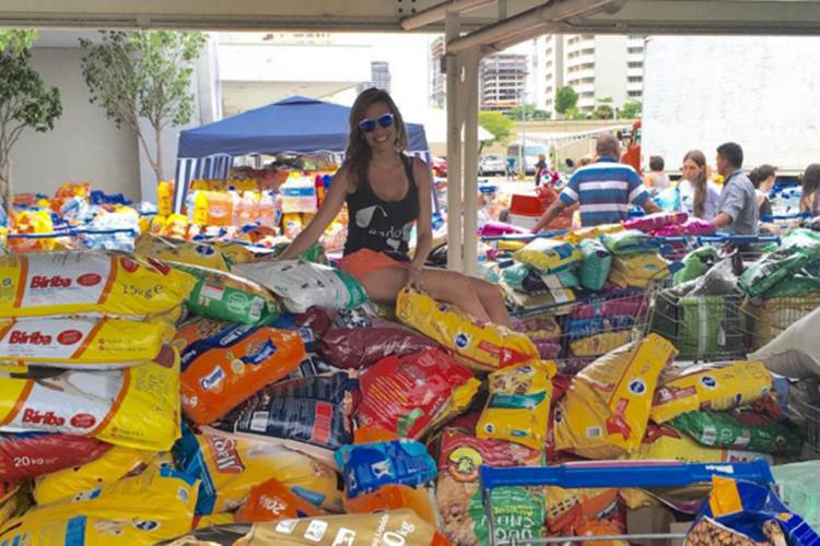 Fernando e Sorocaba cedem carreta para levar doações para MG