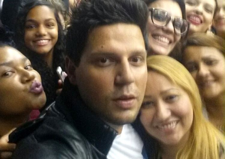 Thiago Servo causa alvoroço em tarde com fãs