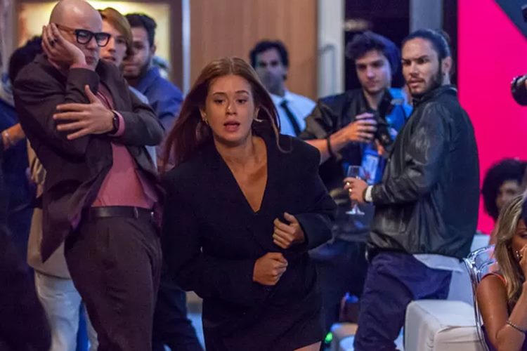 Totalmente Demais - Eliza foge Artur Meninea/Gshow/Reprodução