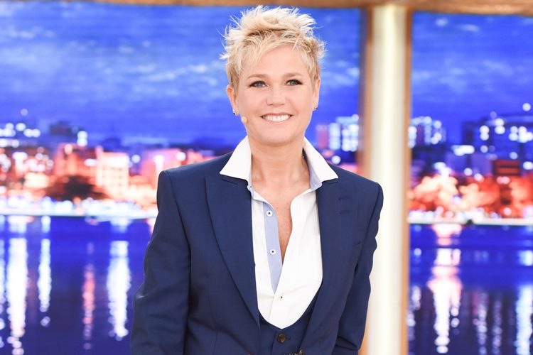 Xuxa grava depoimento ao especial de 85 anos de Silvio Santos