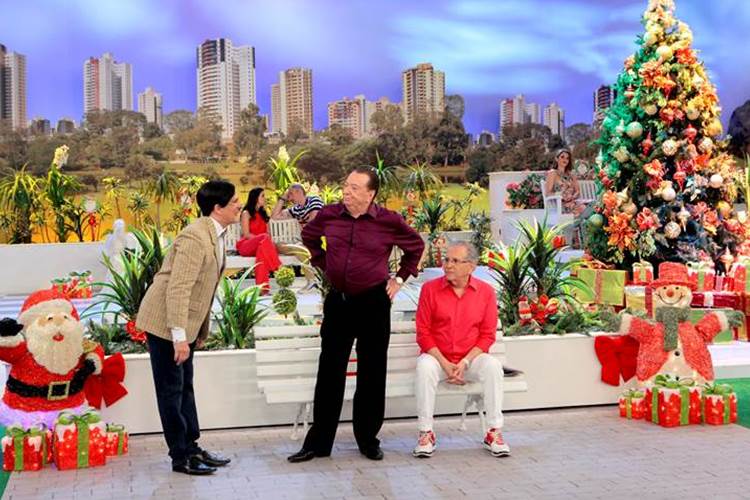 Raul Gil participa de ‘A Praça é Nossa’