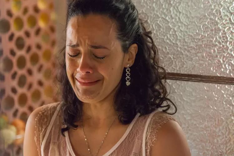 Domingas expulsa César de casa e cai em prantos