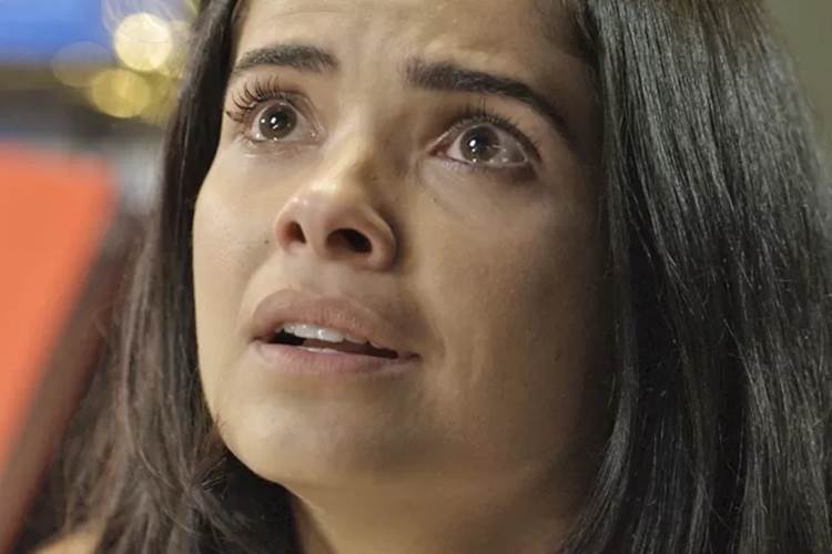 Tóia descobre verdade sobre sua herança e se desespera