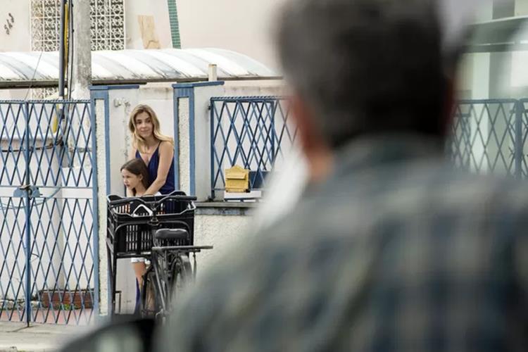 Romero dá de cara com Kiki e fica em choque