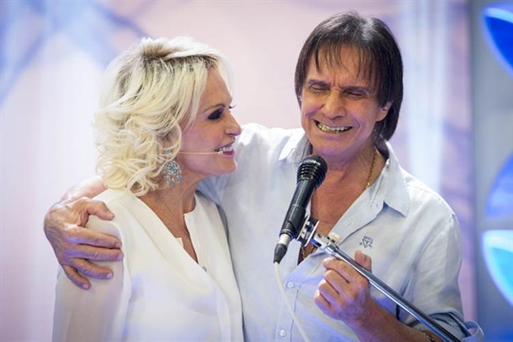 Ana Maria Braga recebe Roberto Carlos no ‘Mais Você’