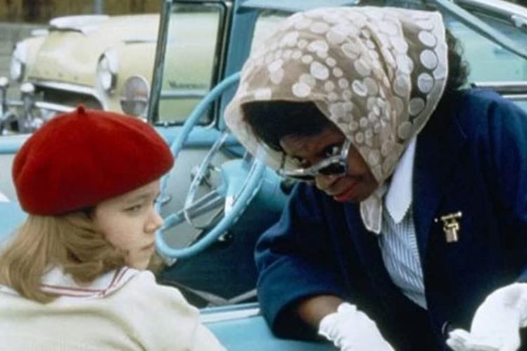 Sessão da Tarde exibe a comédia ‘Corina, uma Babá Perfeita’