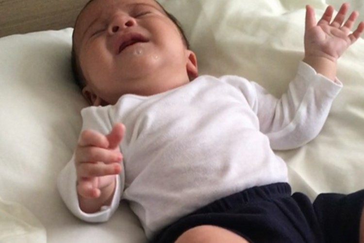 Fernanda Gentil posta vídeo do filho chorando