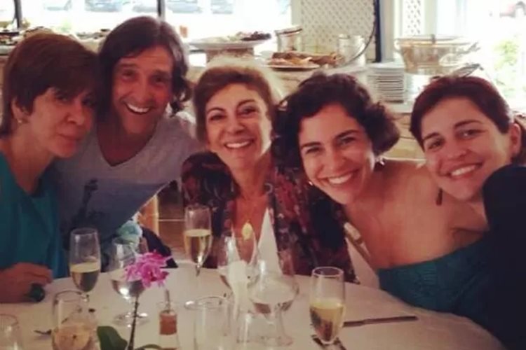 Filho de Marília Pêra posta última foto com a mãe